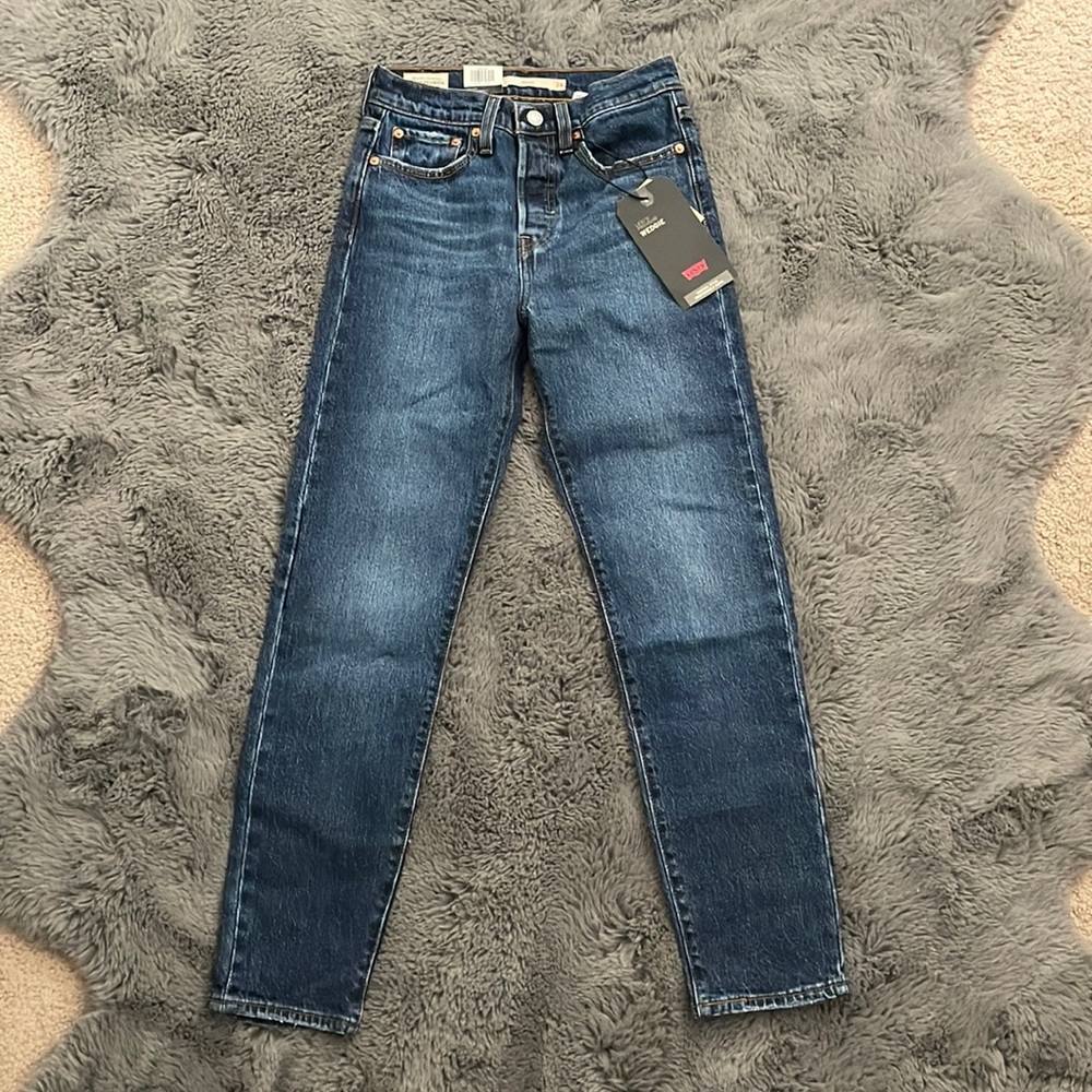 NWT Levi's Dark Wash Lightly Distressed Wedgie Jean
